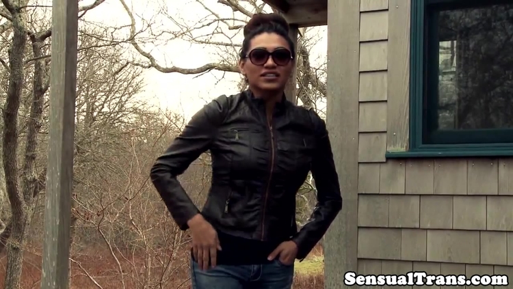 Bigtitted tranny rimmed and pounded on couch_main_thumbnail