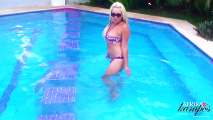 Busty blonde trans in the pool_main_thumbnail