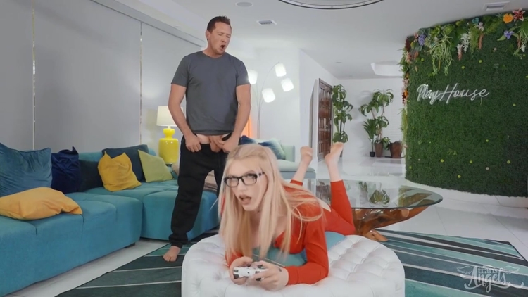 Raunchy Gamer T-Chick Horny Porn Video_main_thumbnail