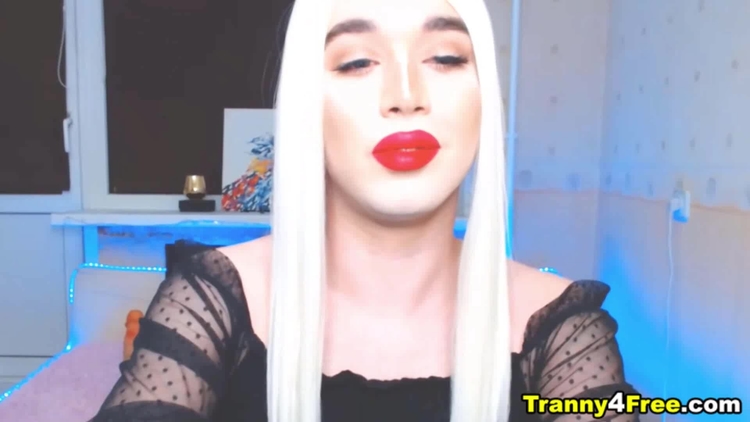 Wonder Shemale Small Tits Huge Cock_main_thumbnail