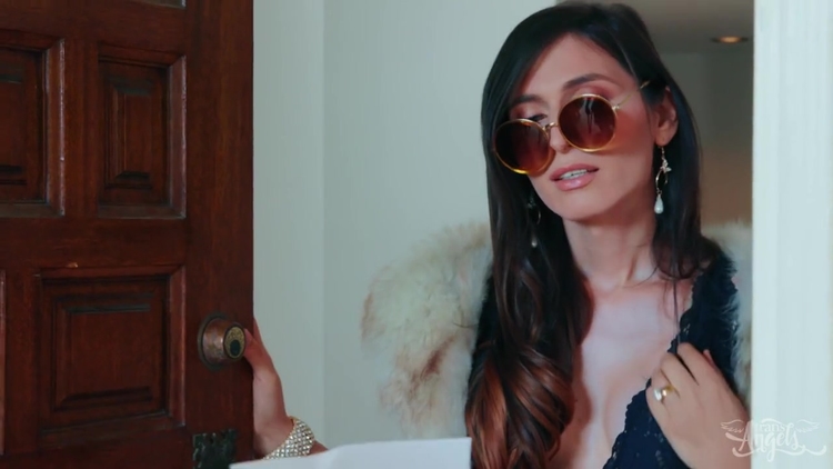 Gorgeous T-Chick Breathtaking Sex_main_thumbnail