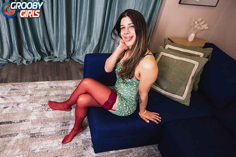 GROOBYGIRLS - Cece Clark makes a stunning debut with her charm toned body and undeniable confidence_main_thumbnail