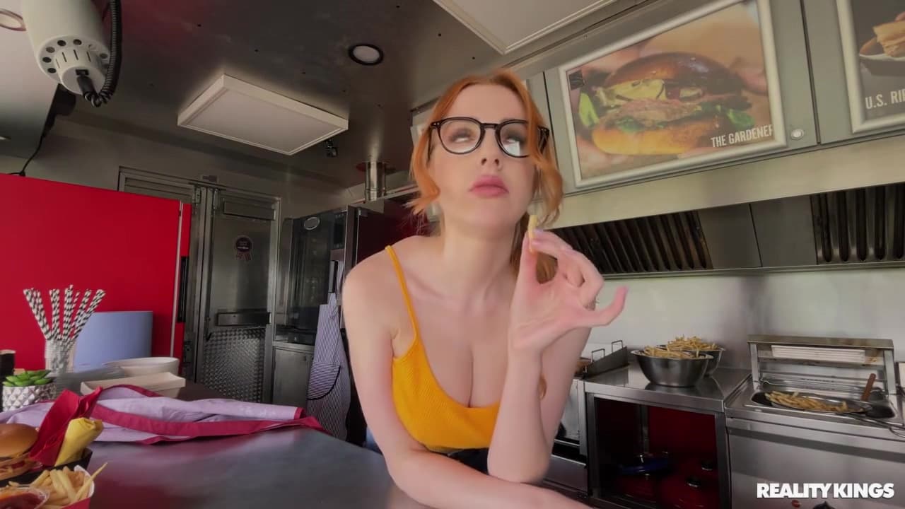 Scarlett Jones And Charlie Dean In Fuck Truck / 18.7.2022_main_thumbnail