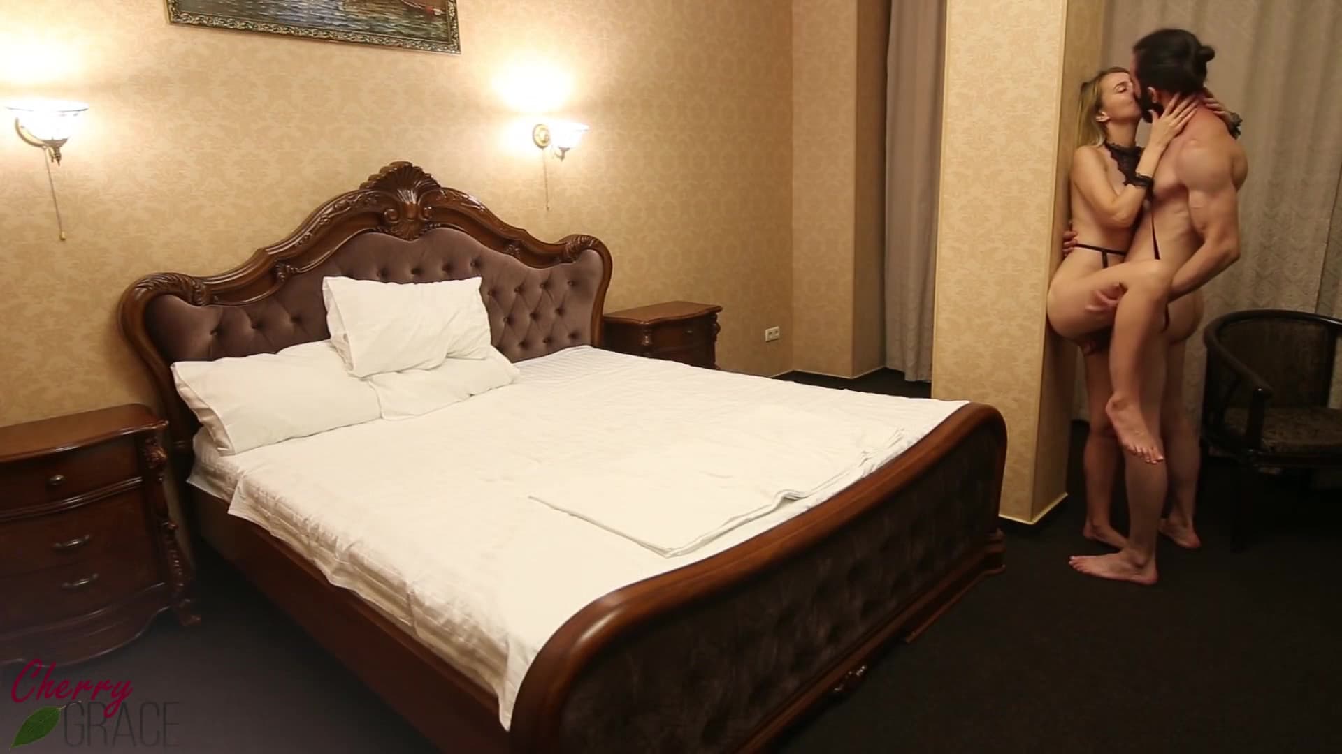 Video Hot Sex And Creampie On A Squeaky Bed_main_thumbnail