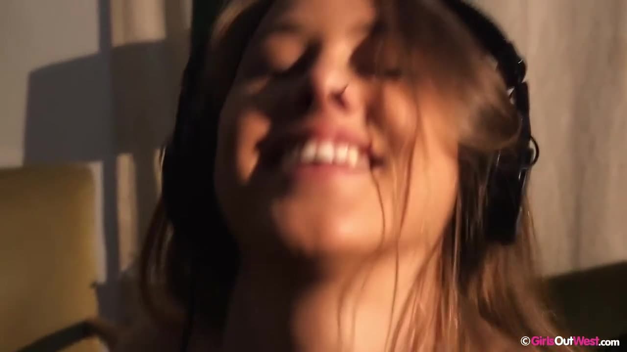 Lucianna - Green Couch_main_thumbnail