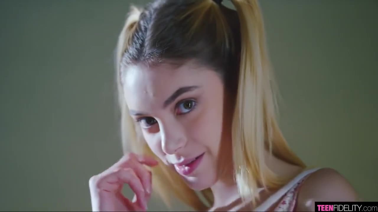 Paola Hard - Pay To Play_main_thumbnail