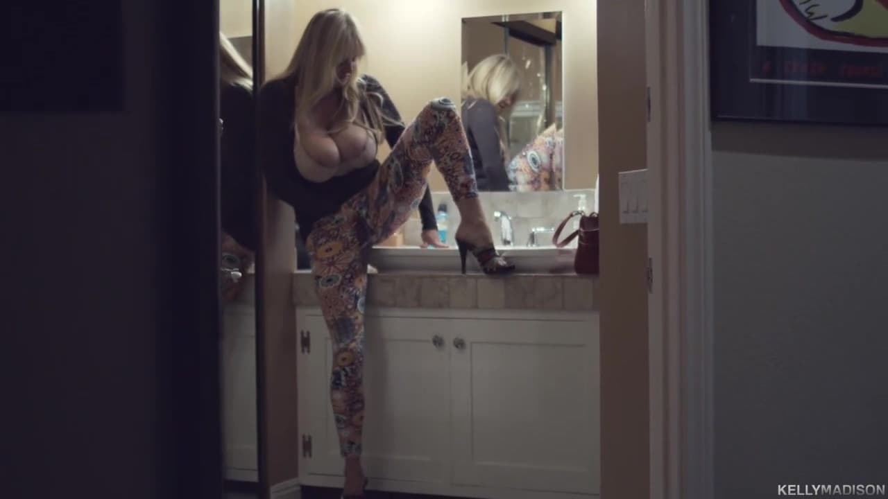 Kelly Madison - In Bathroom Party_main_thumbnail