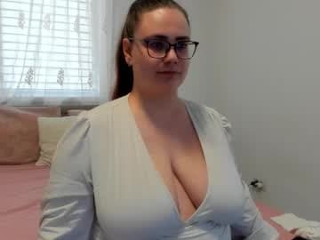 Amira Vyxen live cam