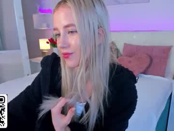 Anelly  GTM+1 (10:15am—17:45/05:45pm)Mon, Tue, Wed, Thu, Sun live cam