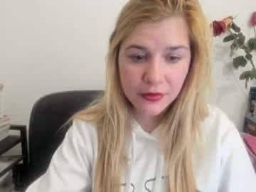 It's Mia omg that one who won award!!! live cam