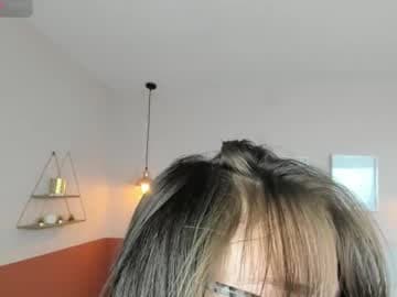 Camille 🌙 live cam