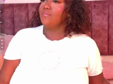 𝒞𝒽𝑒𝓃𝑒𝓁 𝐿❀𝓇𝑒𝓃𝓈 live cam