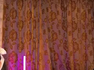 Hi !! im Crissy💛,small boobs🍒, big heart 💛 warm pussy 🐱 live cam