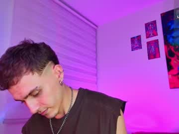 Julian (Independent Model) live cam