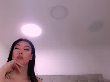 E - V - E - live cam