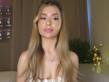 Moni (Monica) live cam