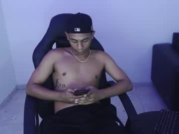 DOMINANT ALPHA KINGS live cam