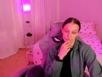 Kris GMT+2 4-10AM Mon Tue live cam