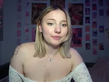 Kira live cam