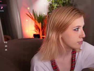 Im Asuna!  👉 next stream March 14 at ~ 4-5 pm (GMT) live cam