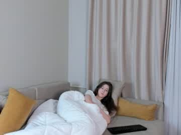 me name is Mia live cam