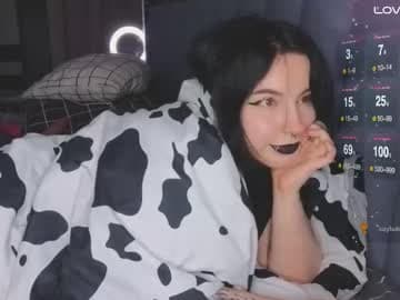 Vivi (´｡• ω •｡`) live cam