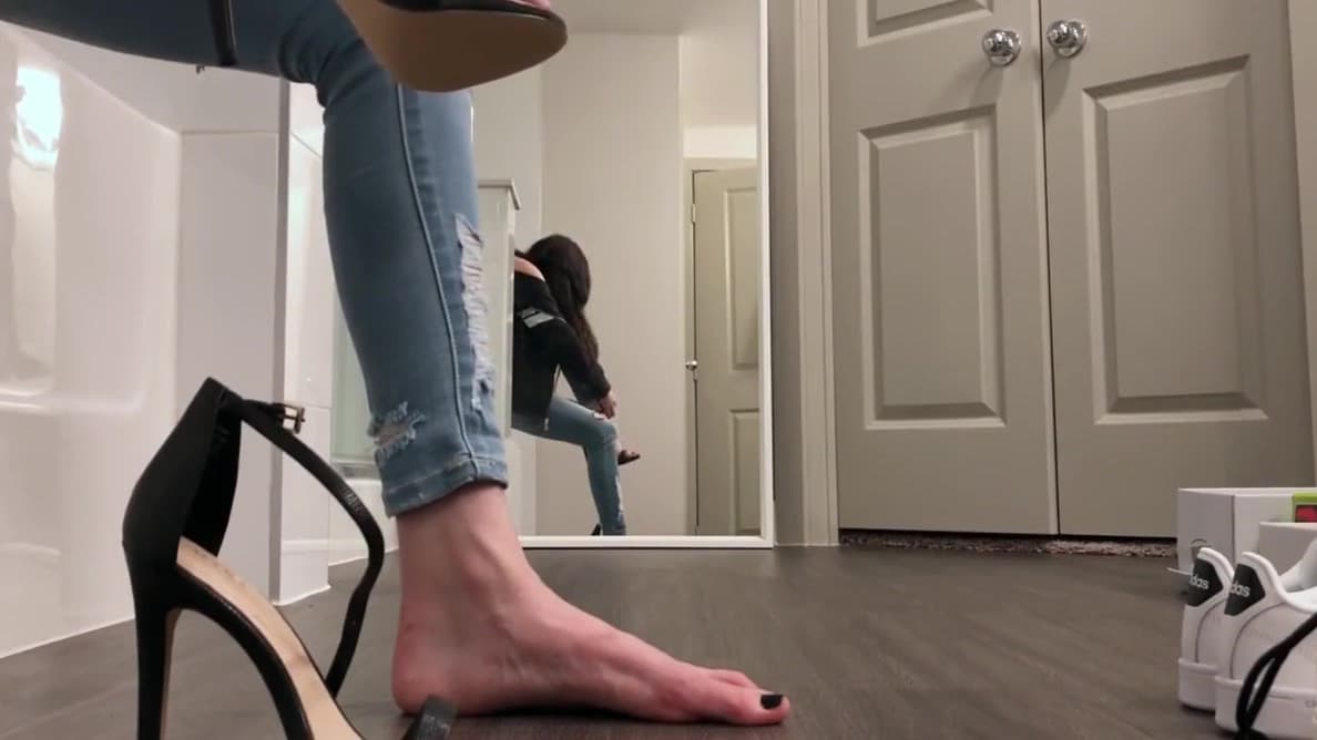 Sexy teen 18+ in jeans and high heels_main_thumbnail