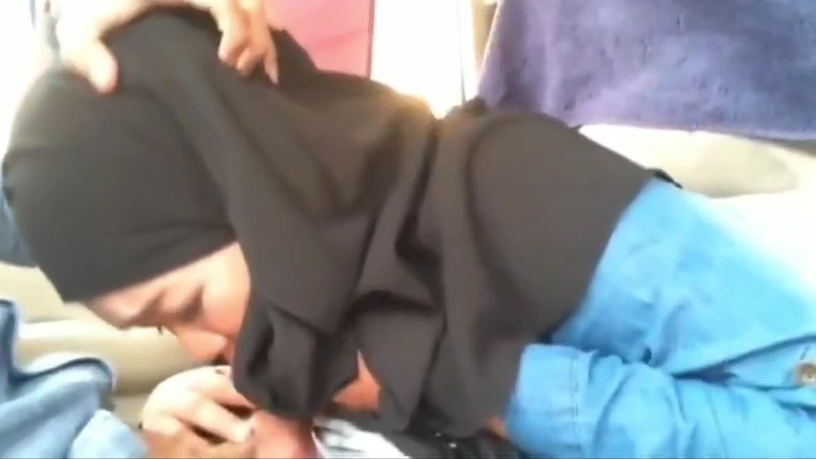 Indonesian MILF Licked by her BoyFriend in Car_main_thumbnail
