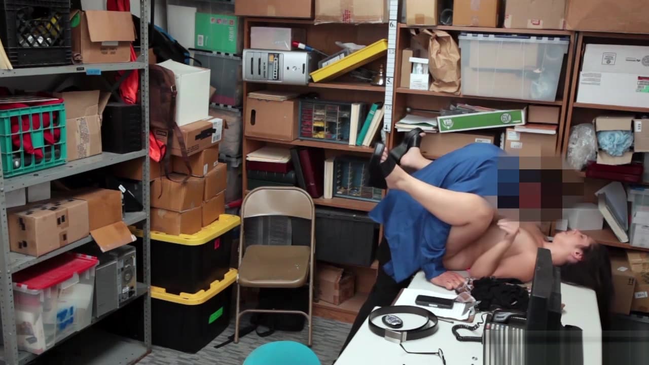 Luna Leve deepthroated officers cock for the merchandise_main_thumbnail