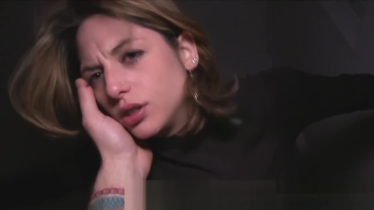 Brunette amateur bangs agent in public_main_thumbnail