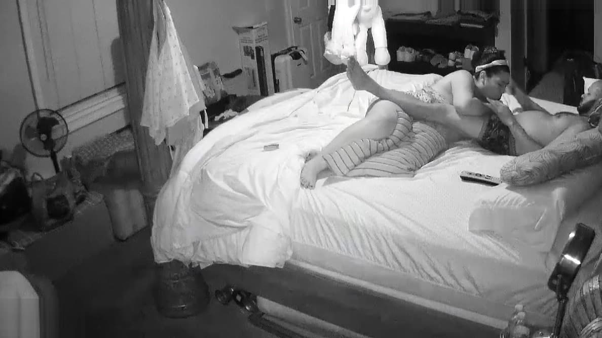 wife and husband a bed_main_thumbnail