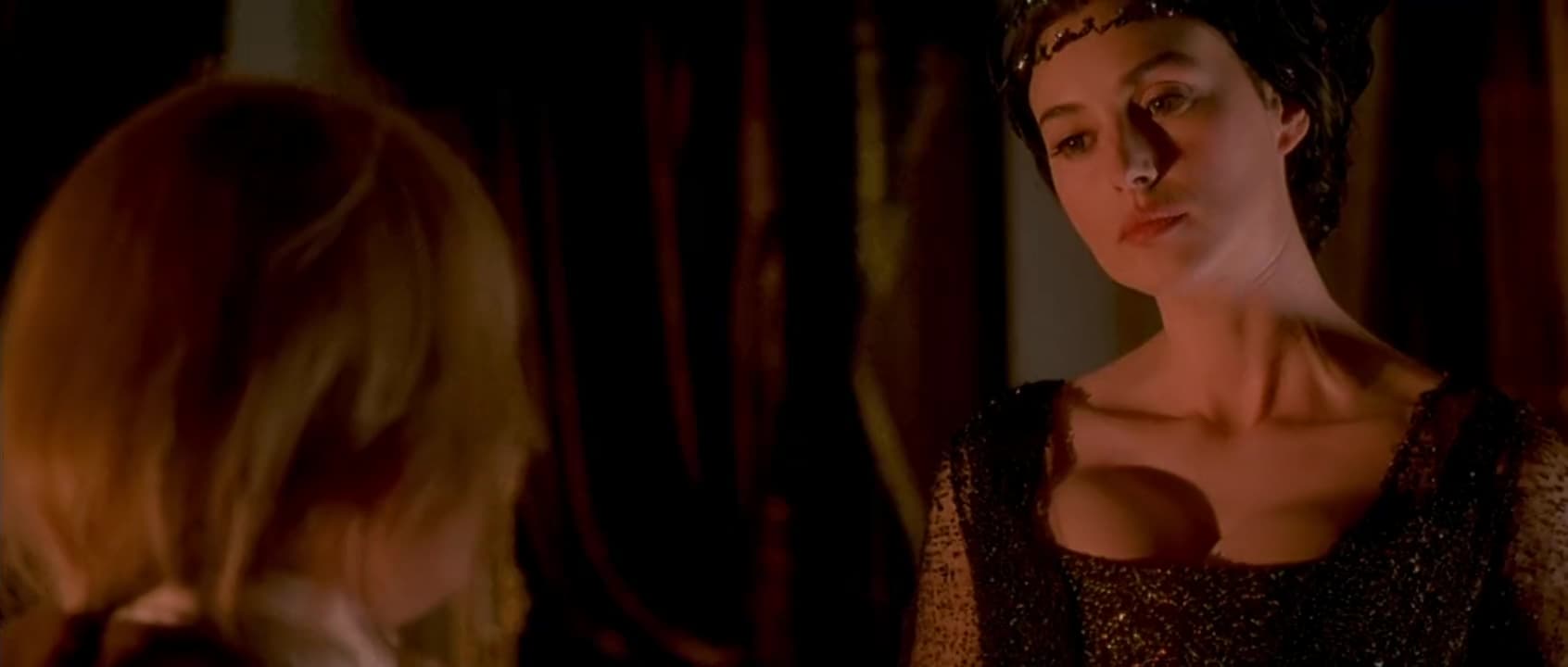 Monica Bellucci - Brotherhood of the Wolf (2001)_main_thumbnail