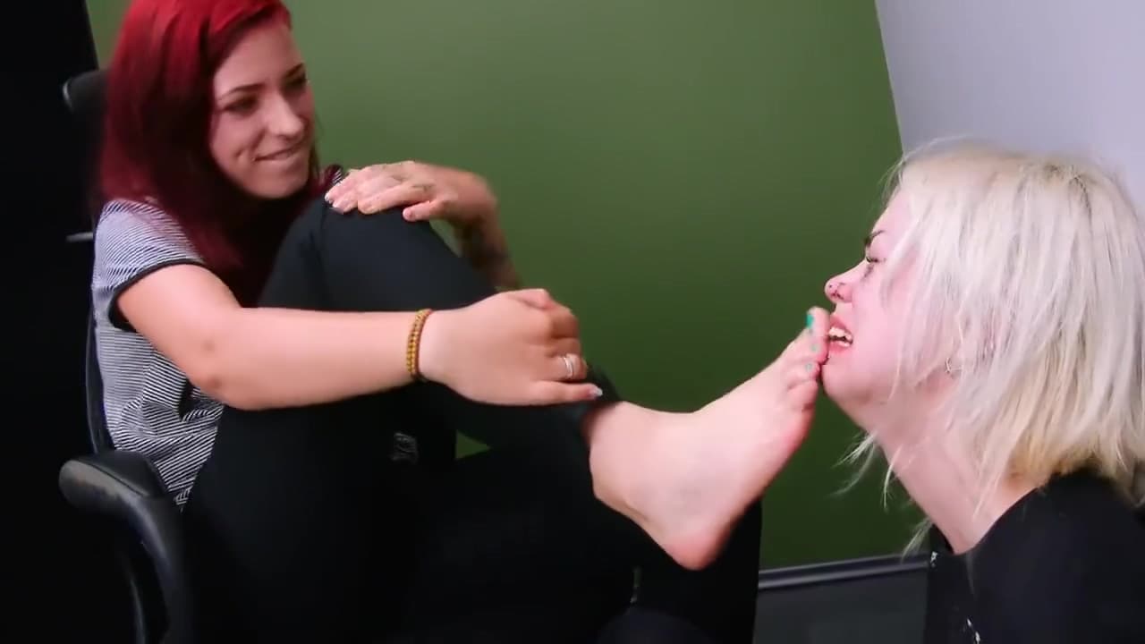 girl slave feet worship_main_thumbnail