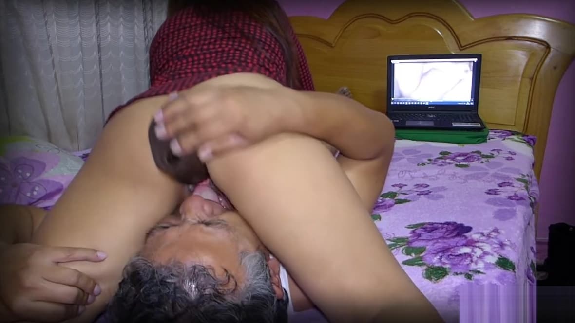 Licking her pussy up close - - super hot oral sex session_main_thumbnail