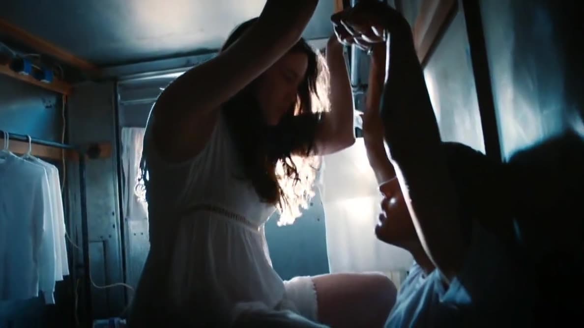 Liv Tyler's Bush Scene Extended HD_main_thumbnail