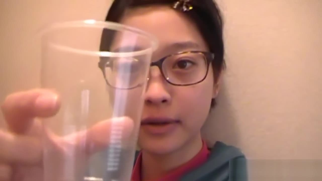 Asian teen 18+ drinks piss_main_thumbnail