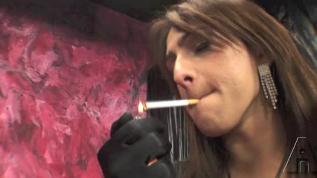 Luana opens the ass to the plumber - Pinko TGirls_main_thumbnail