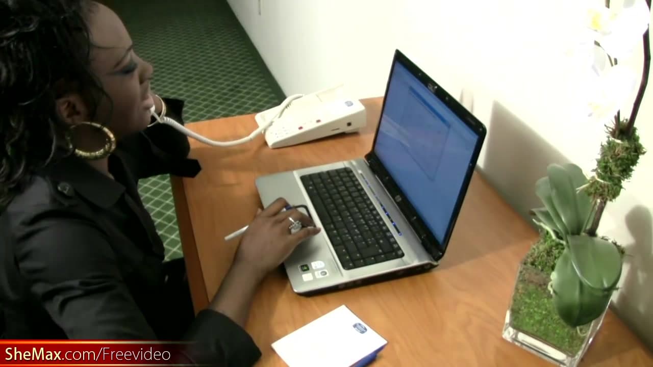 Having a phone sex makes this ebony tbabe secretary cum_main_thumbnail