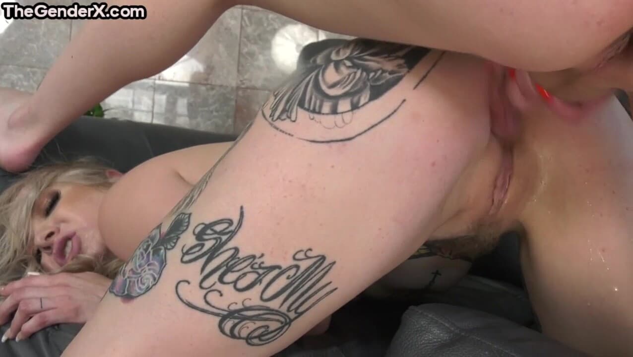Dominant Tranny fucks tattooed strapon Darling n rides her toy_main_thumbnail