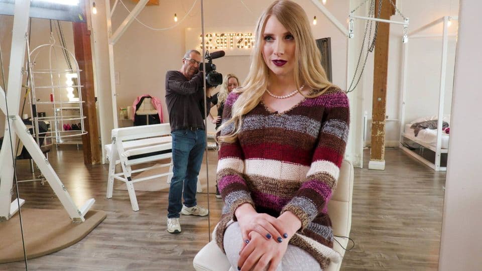 Janelle Fennec in Janelle Fennec-Interview_main_thumbnail