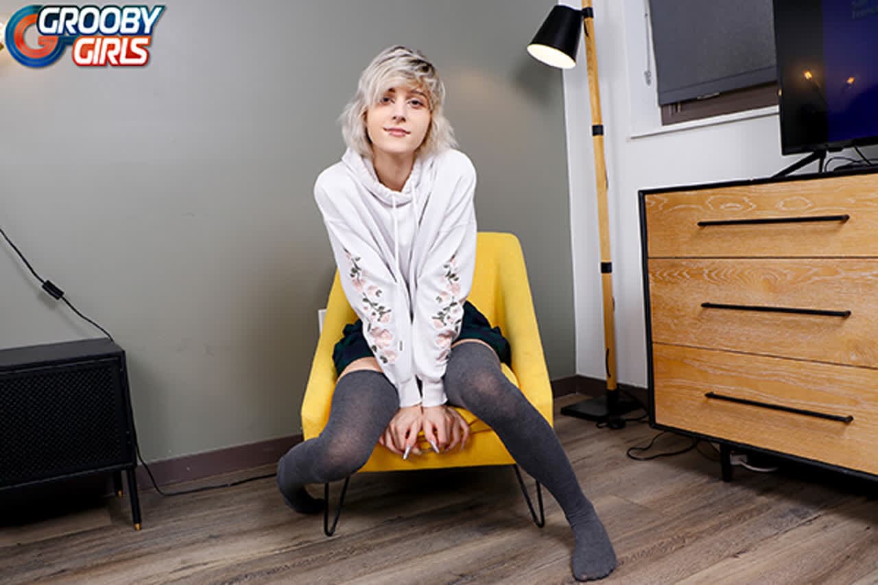 GROOBYGIRLS Blonde Tgirl with pink nipples masturbates_main_thumbnail