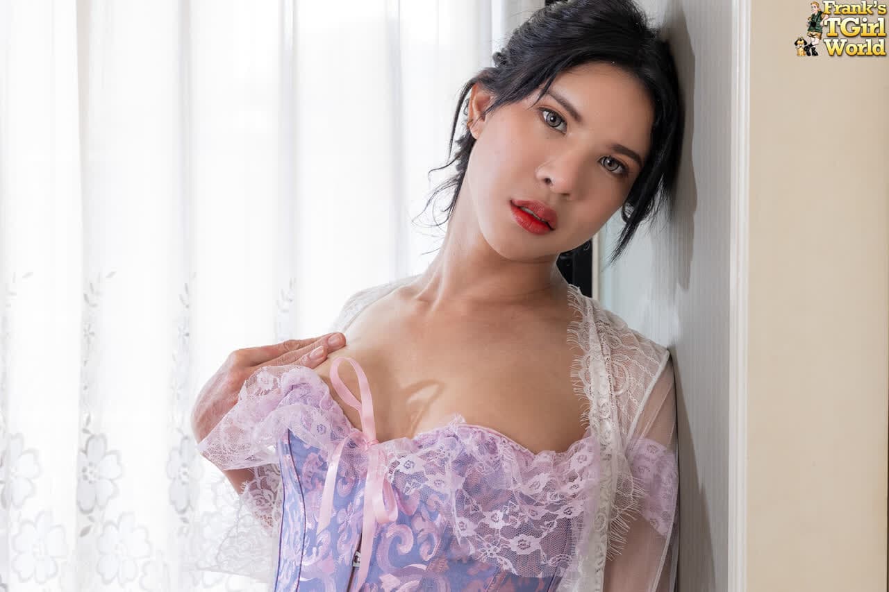 FRANKS TGIRLWORLD - Poy Wants To Be Desirable For You_main_thumbnail