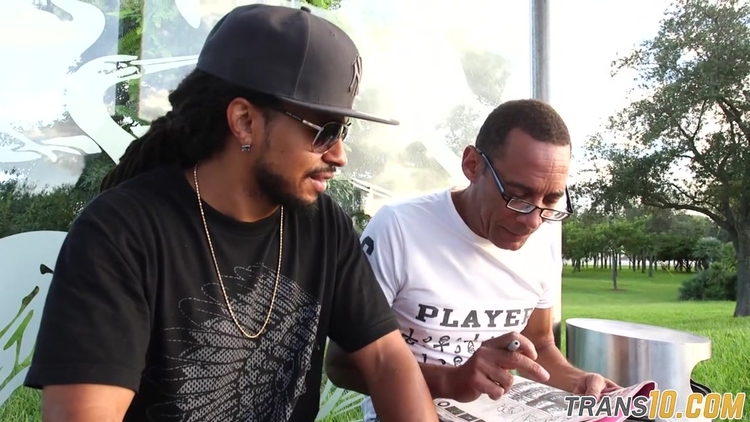 Threeway banged tranny sucking black cocks_main_thumbnail